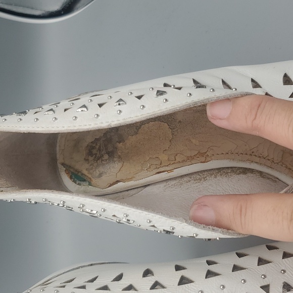 Vince Camuto Ivory White Leather Peep Hole Bootties with Silver studs Size 8 - Picture 7 of 16